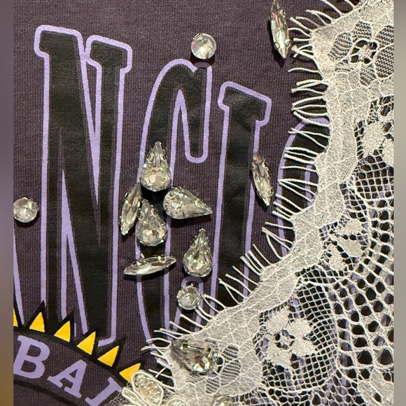 Hiso Hiso NWT Size M Purple Graphic NFL T-Shirt Dress with Lace & Ruffles (0559) - Picture 9 of 13